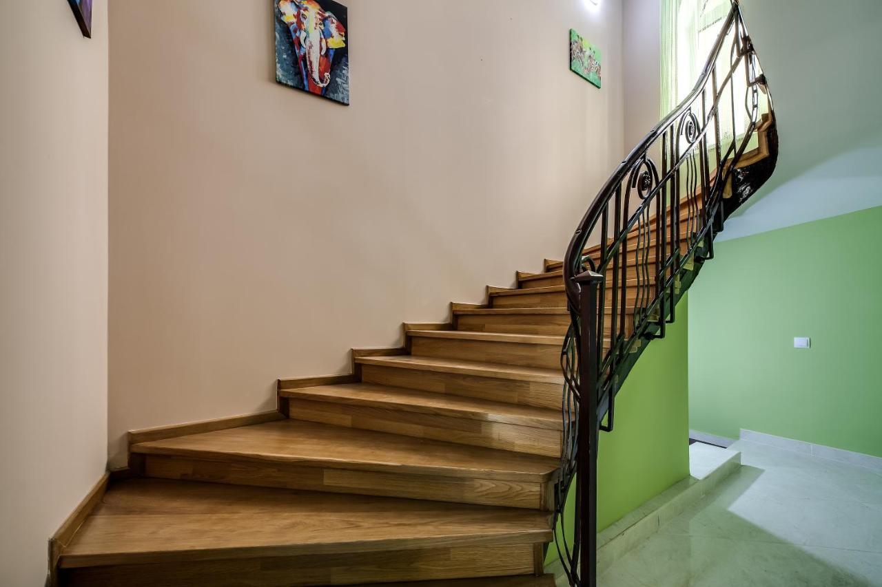 Ostriv Hostel Lviv Exterior foto